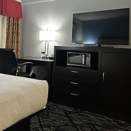 Baymont By Wyndham Litchfield Hotel Bagian luar foto