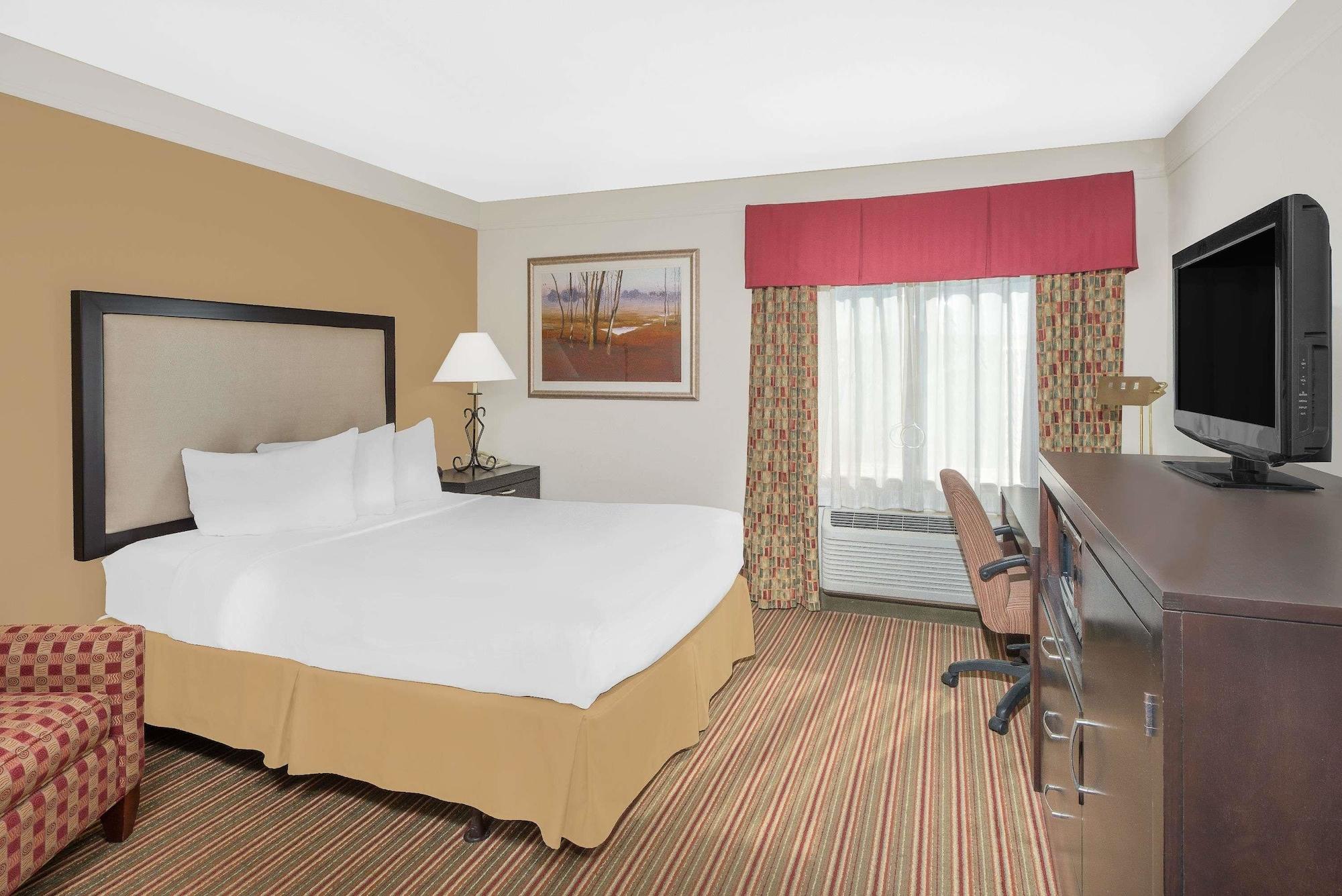 Baymont By Wyndham Litchfield Hotel Bagian luar foto
