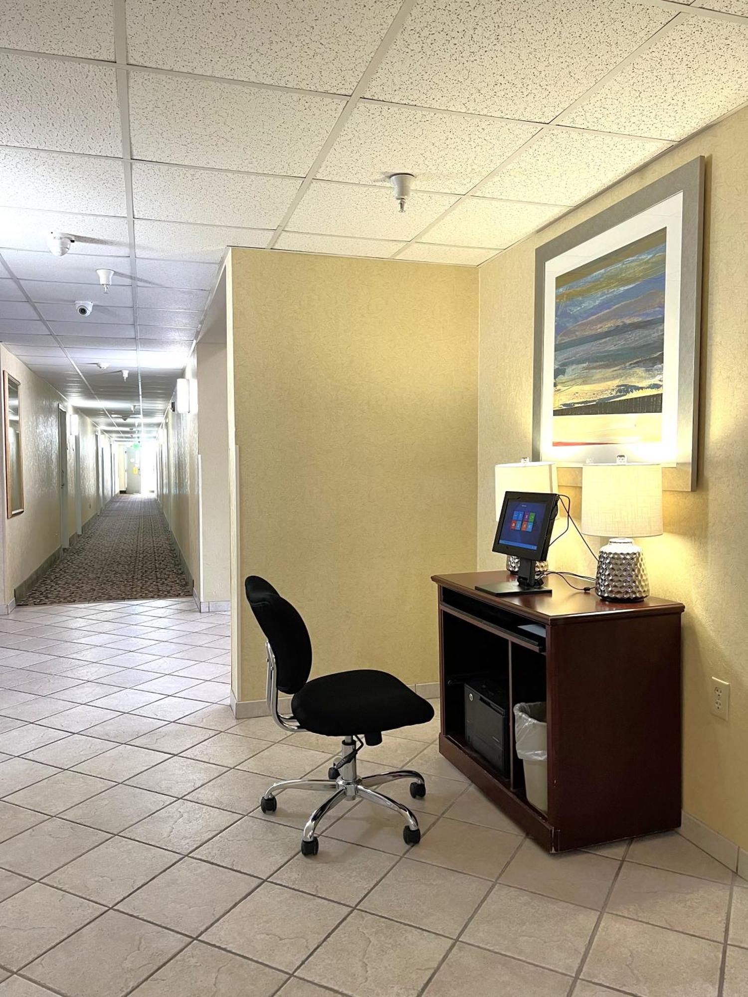 Baymont By Wyndham Litchfield Hotel Bagian luar foto