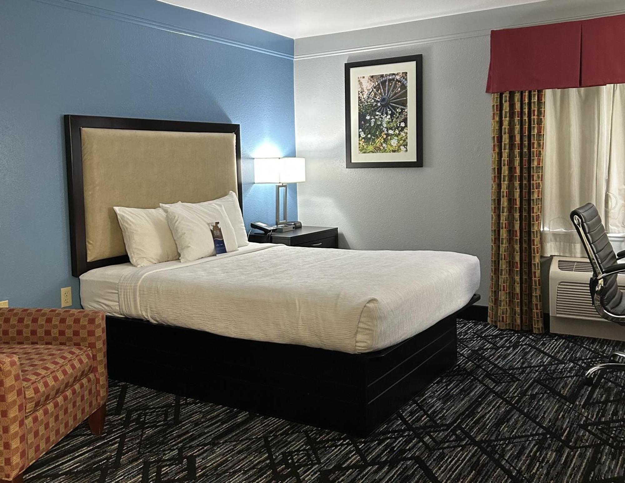 Baymont By Wyndham Litchfield Hotel Bagian luar foto