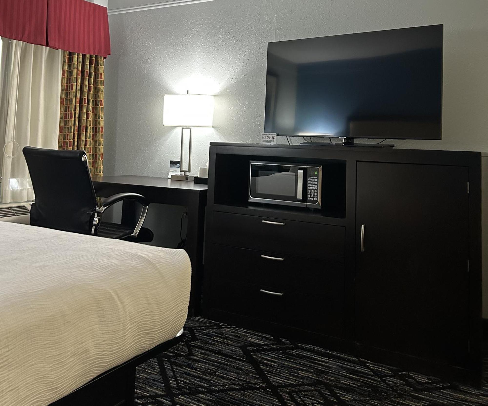 Baymont By Wyndham Litchfield Hotel Bagian luar foto