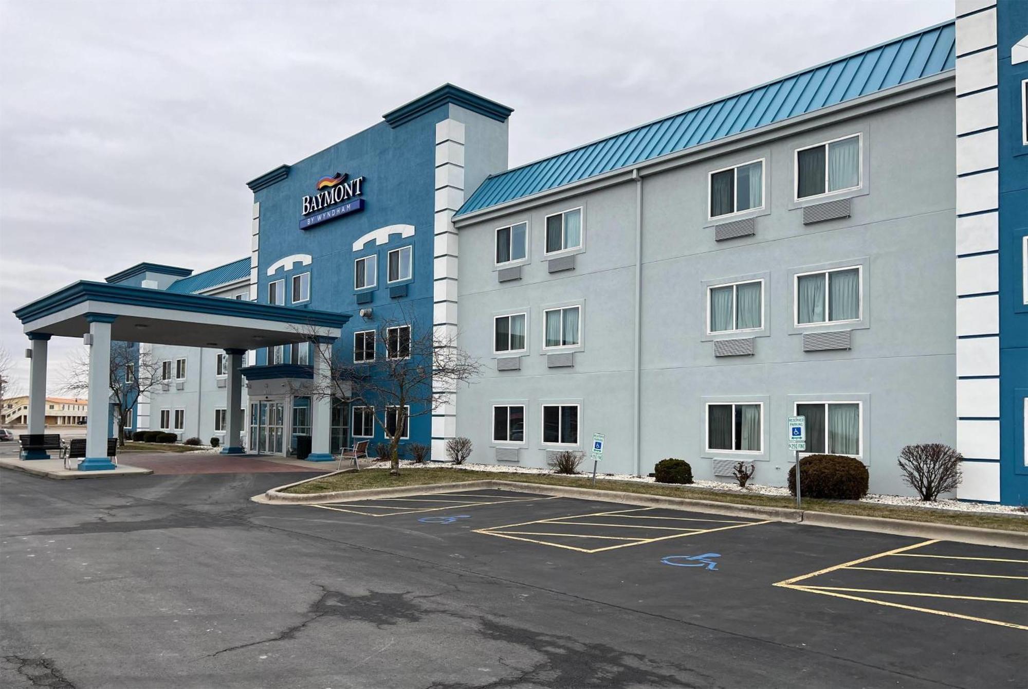 Baymont By Wyndham Litchfield Hotel Bagian luar foto