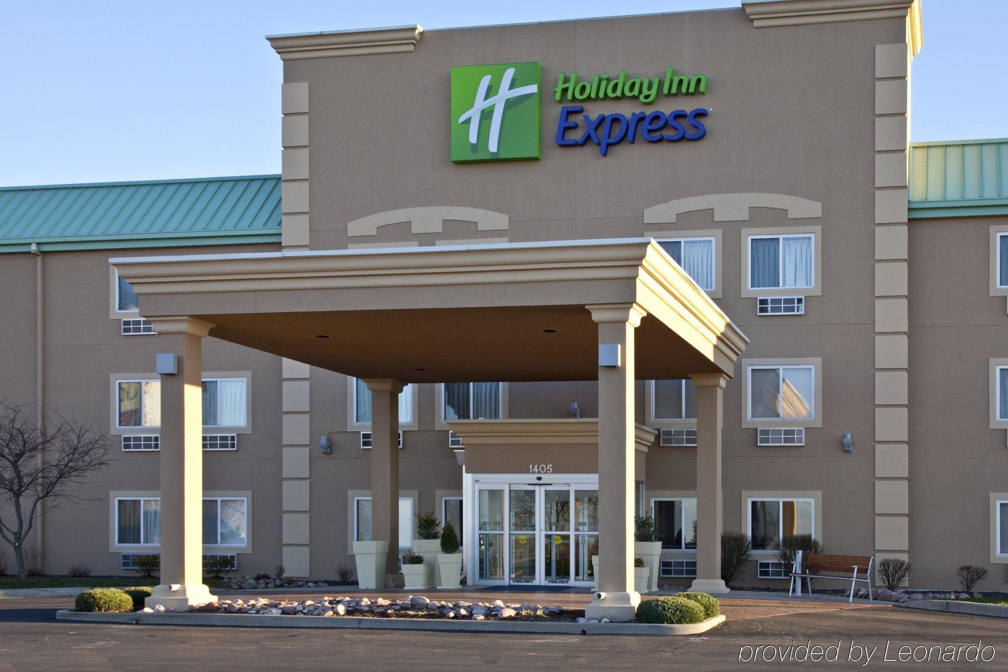 Baymont By Wyndham Litchfield Hotel Bagian luar foto