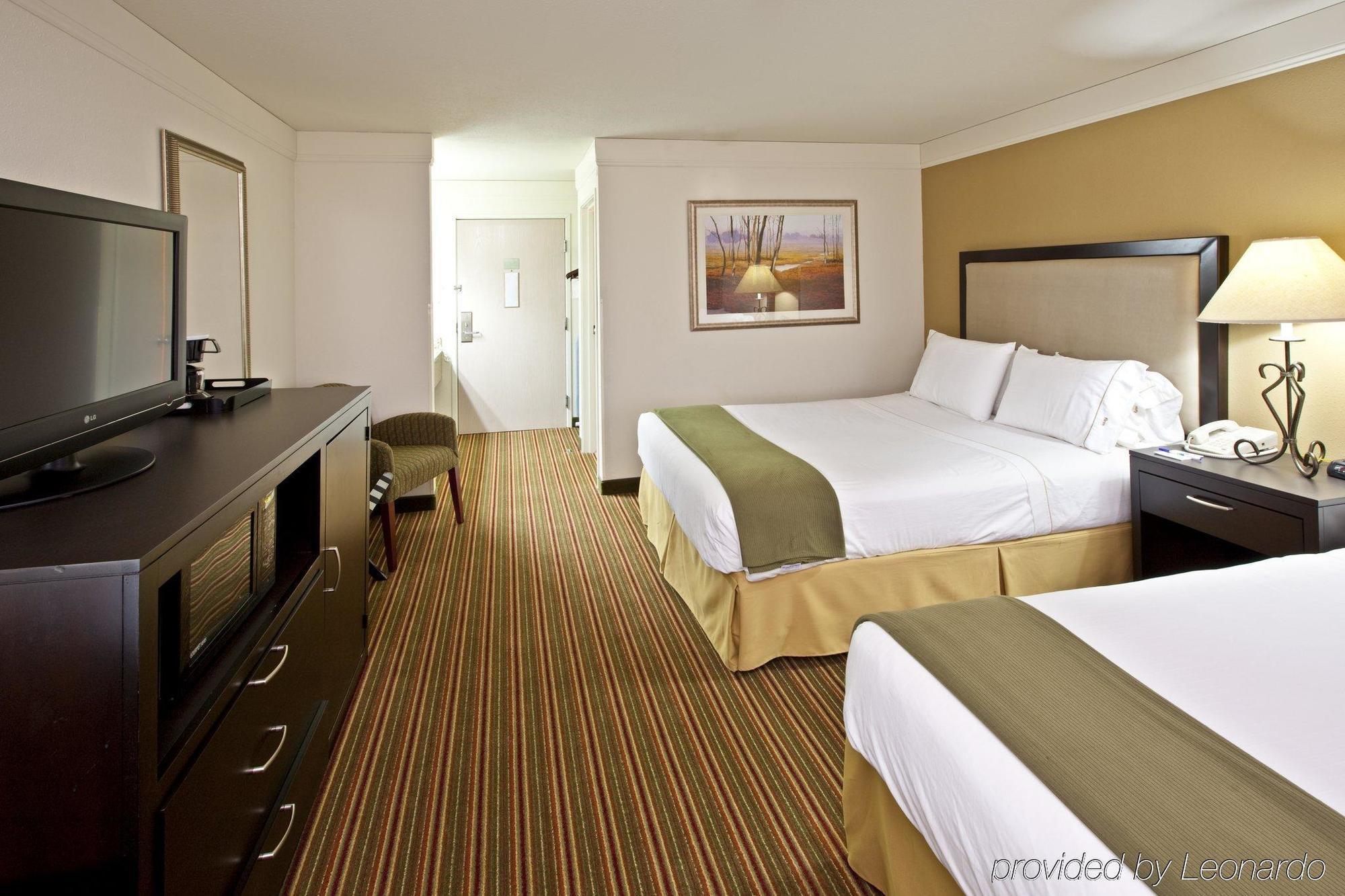 Baymont By Wyndham Litchfield Hotel Bagian luar foto