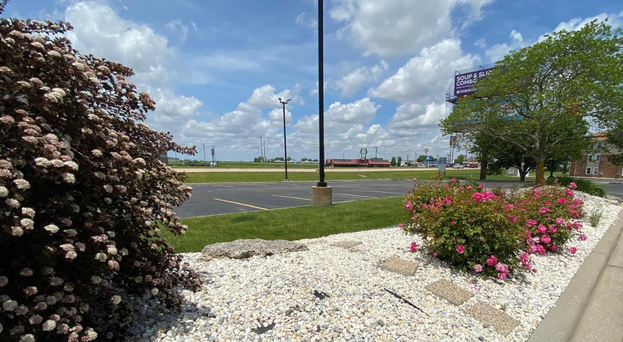 Baymont By Wyndham Litchfield Hotel Bagian luar foto